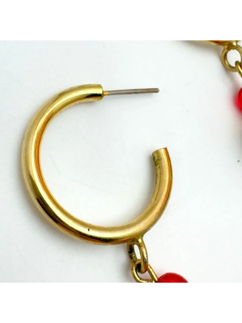 Gold Tone Hoop Earrings Red White Bead Dangles Lightweight Vintage - Picture 5 of 7